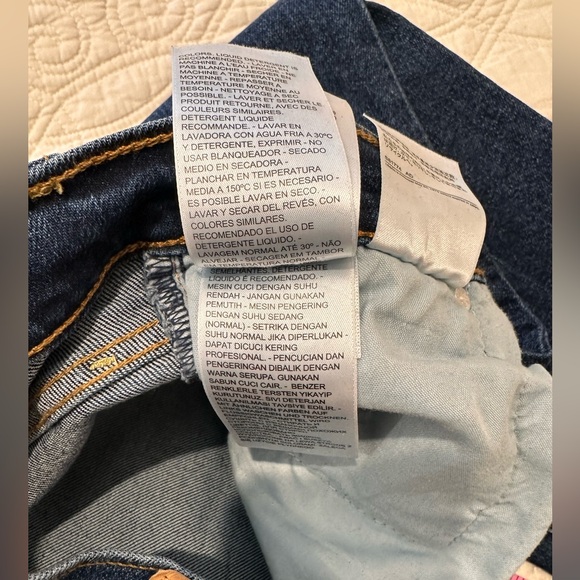 Lévis size 26 waist high rise ribcage straight leg jeans. - Picture 13 of 13